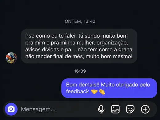 Print de conversa no Instagram: “Pse como eu te falei, tá sendo muito bom pra mim e pra minha mulher, organização, avisos dívidas e pa ... não tem como a grana não render final de mês, muito bom mesmo!”, e a resposta “Bom demais!! Muito obrigado pelo feedback”